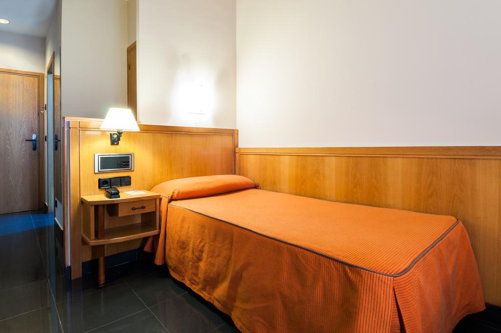 Hotel Ruta De Europa Vitoria-Gasteiz Exterior photo